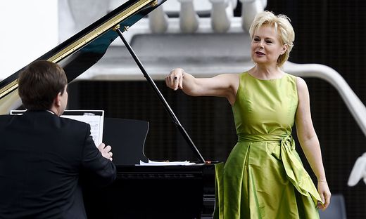 Klassik im Burghof – Ildikó Raimondi in Klagenfurt bejubelt